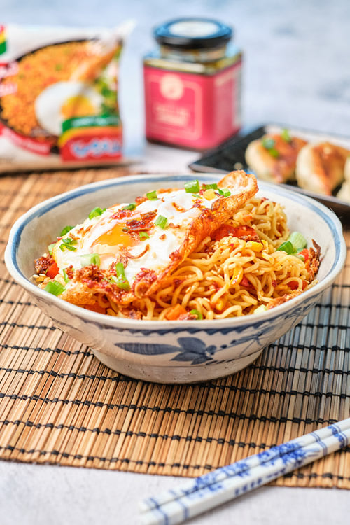HOW TO MAKE INDOMIE INSTANT NOODLES, SPICY FRIED NOODLES
